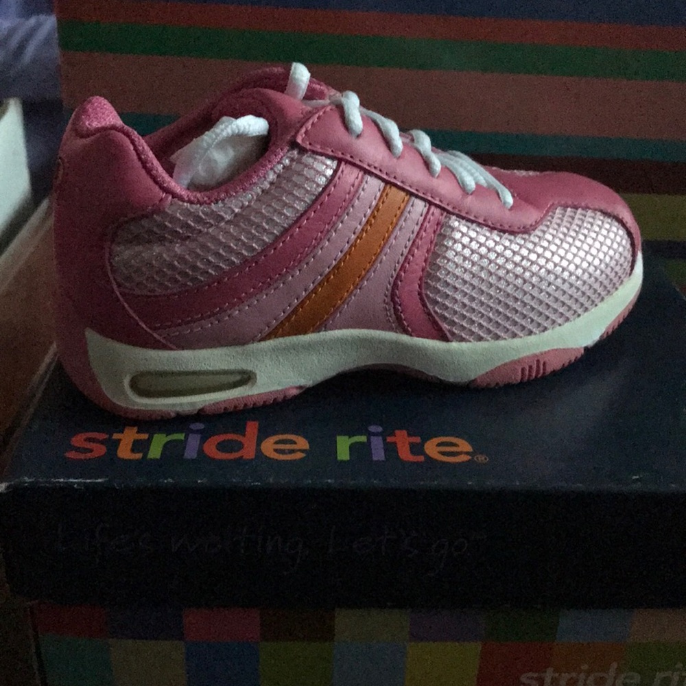 Girls sneakers